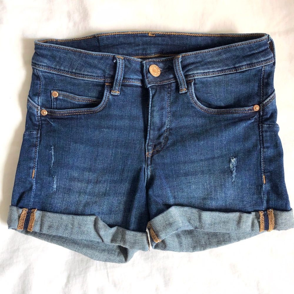 Skinny dark wash jean shorts size 00 from HM